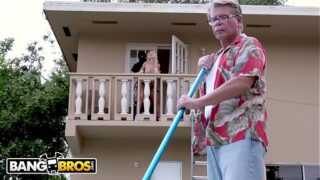 Tushy – Bandido fode loira safada